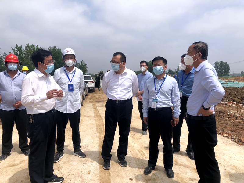 六安市委常委、常務(wù)副市長劉洪潔赴G237項目督導(dǎo)疫情防控及復(fù)工復(fù)產(chǎn)