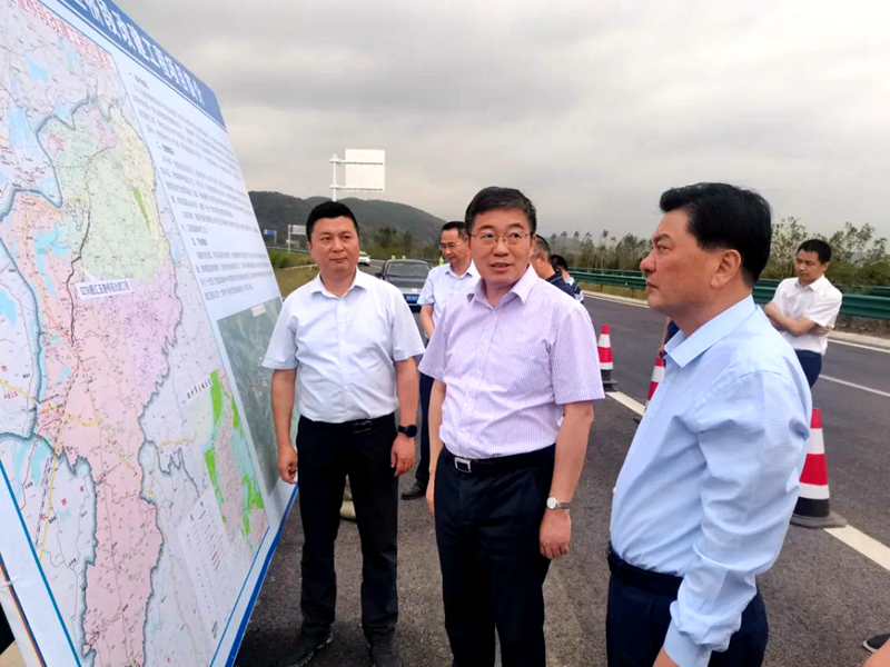 池州市委副書記、市長(zhǎng)朱浩東到G318池殷改建01標(biāo)督導(dǎo)檢查
